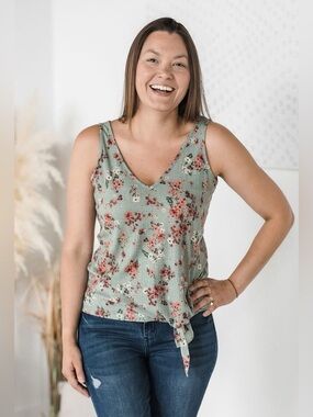 Wild Heart Knotted Tank 🍒Sage w/Orange Blossom Print, Size Small